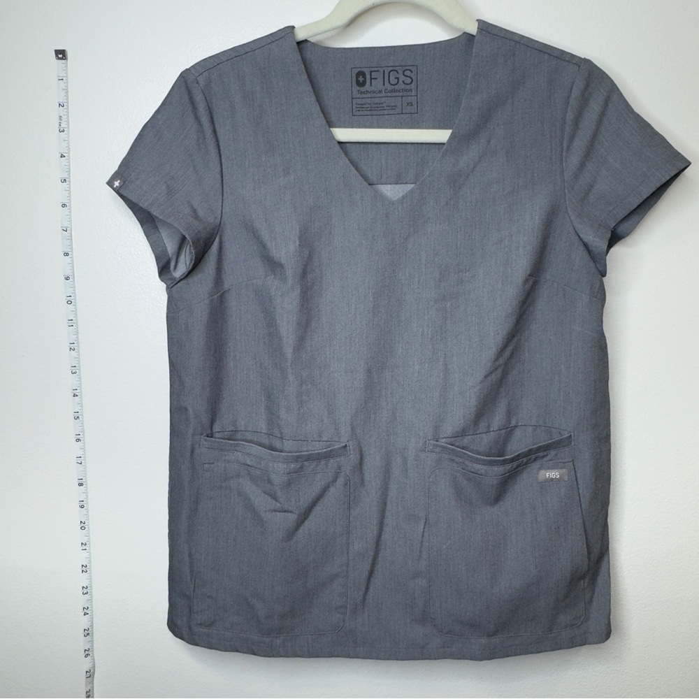 Figs scrubs scrub top size xs grey - 4 pockets